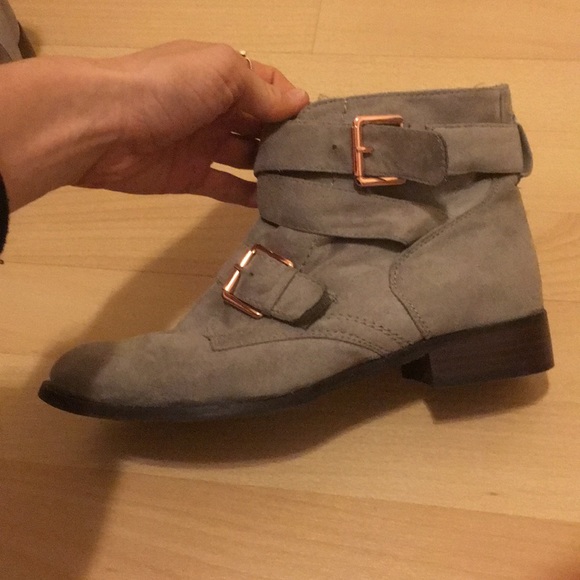 cute light grey ankle boots with rose gold buckles - Picture 1 of 4
